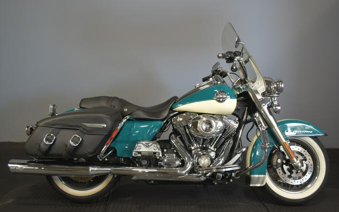 2009 Harley-Davidson Road King Classic Two-Tone Deep Turquoise/Antique White