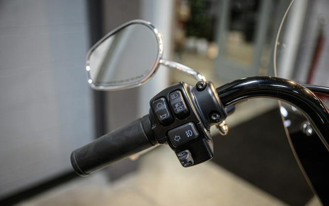 2021 Harley-Davidson Softail Heritage Classic 114 Cruiser FLHCS