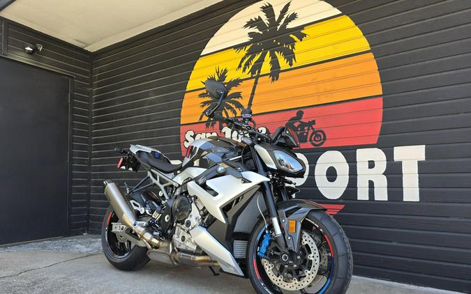 2026 BMW M 1000 R