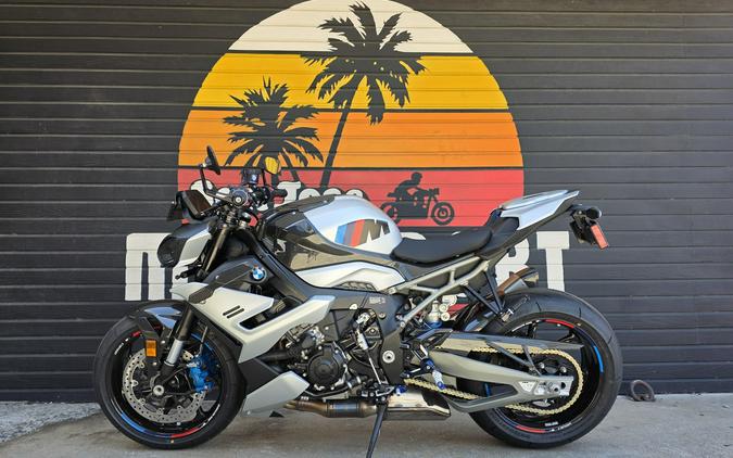 2026 BMW M 1000 R