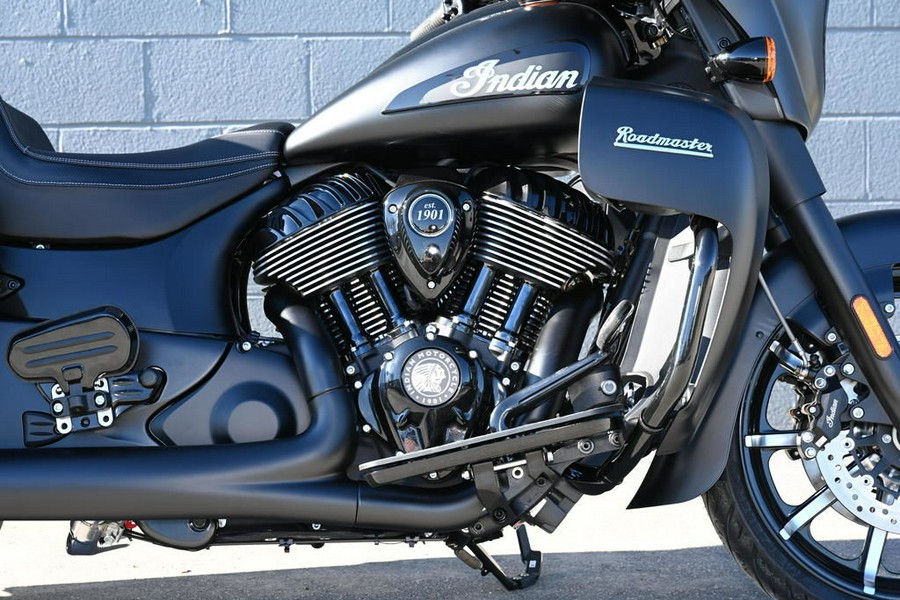 2024 Indian Motorcycle® Roadmaster® Dark Horse® w/Powerband Audio Package Black Smoke