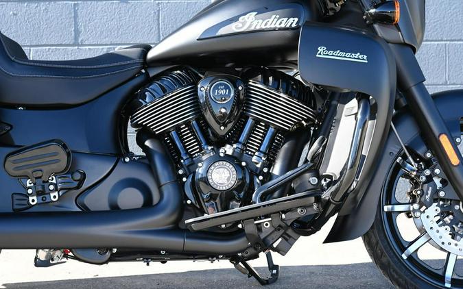 2024 Indian Motorcycle® Roadmaster® Dark Horse® w/Powerband Audio Package Black Smoke