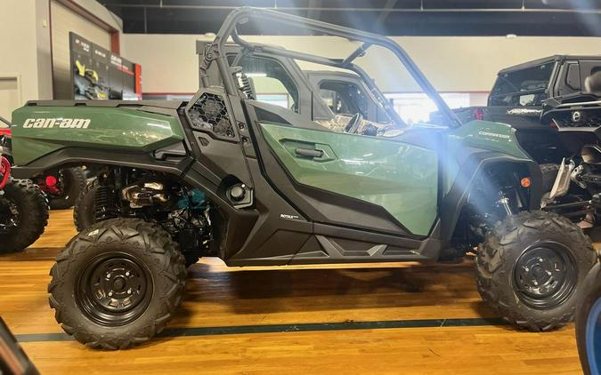 2023 Can-Am® Commander DPS 700