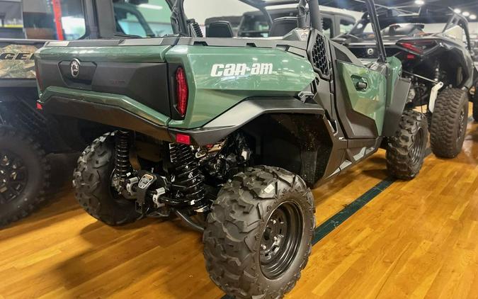 2023 Can-Am® Commander DPS 700