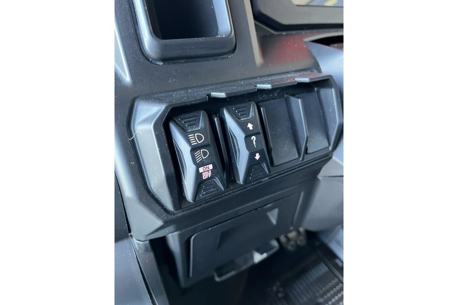 2026 Can-Am Defender X mr with Half Doors HD11