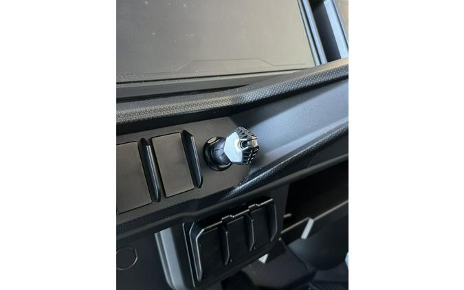 2026 Can-Am Defender X mr with Half Doors HD11