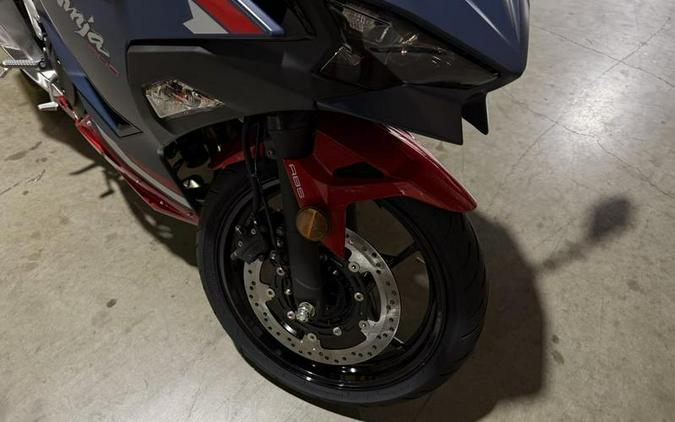 2026 Kawasaki Ninja® 500 ABS Metallic Matte Twilight Blue