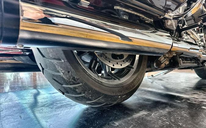 2019 Harley-Davidson® Ultra Limited WKDRED/TWTDCHRY W/PINSTRIPE