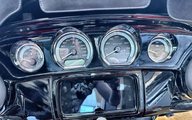 2019 Harley-Davidson® Ultra Limited WKDRED/TWTDCHRY W/PINSTRIPE