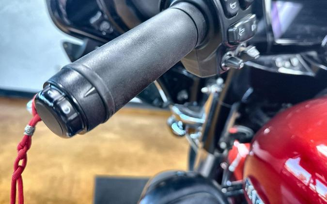 2019 Harley-Davidson® Ultra Limited WKDRED/TWTDCHRY W/PINSTRIPE