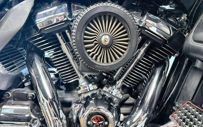 2019 Harley-Davidson® Ultra Limited WKDRED/TWTDCHRY W/PINSTRIPE