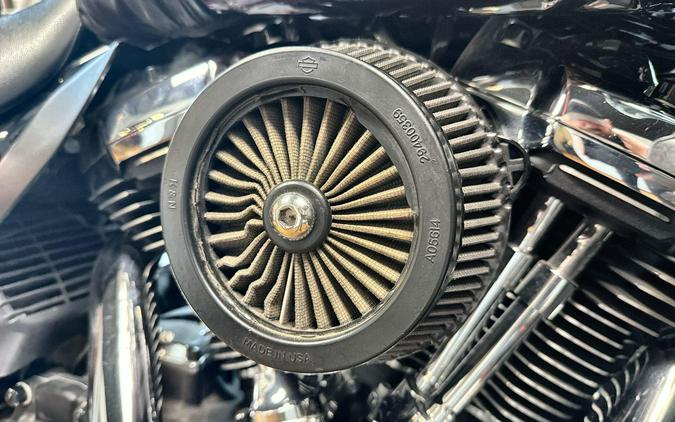 2019 Harley-Davidson® Ultra Limited WKDRED/TWTDCHRY W/PINSTRIPE