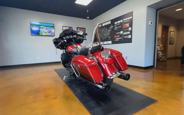 2019 Harley-Davidson® Ultra Limited WKDRED/TWTDCHRY W/PINSTRIPE