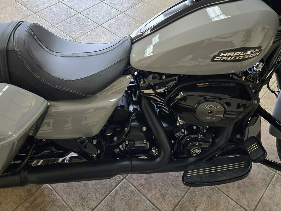 2025 Harley-Davidson® Street Glide® Billiard Gray - Black Finish