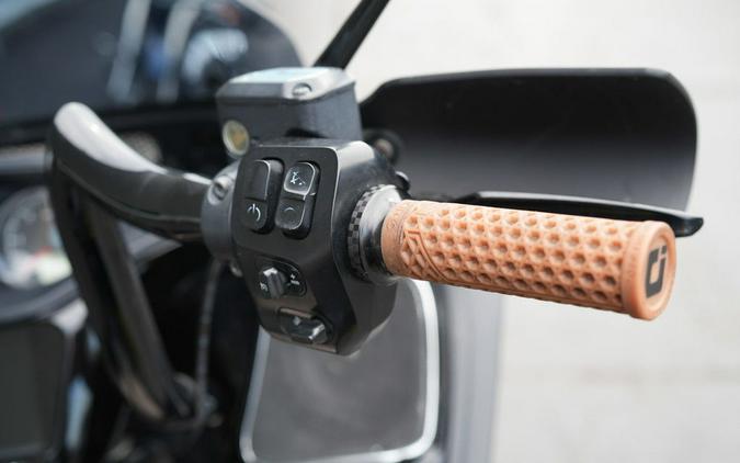 2021 Indian Motorcycle Challenger Dark Horse Bronze Smoke