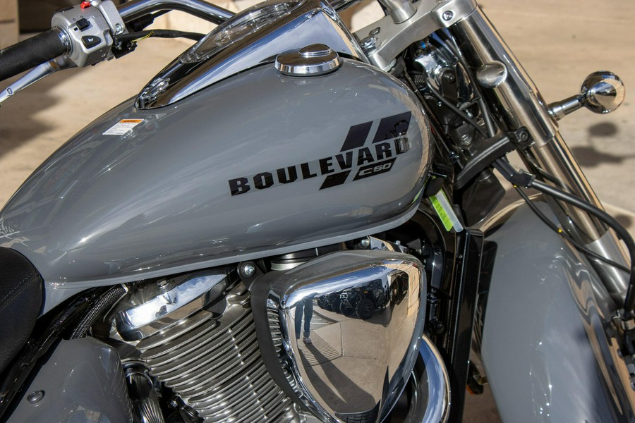 2025 SUZUKI BOULEVARD C50