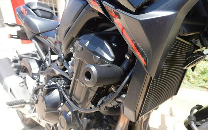 2023 Kawasaki Z900 ABS Metallic Phantom Silver/Metallic Carbon Gray