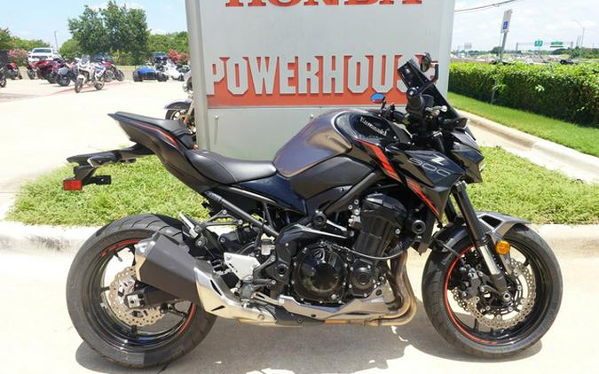 2023 Kawasaki Z900 ABS Metallic Phantom Silver/Metallic Carbon Gray