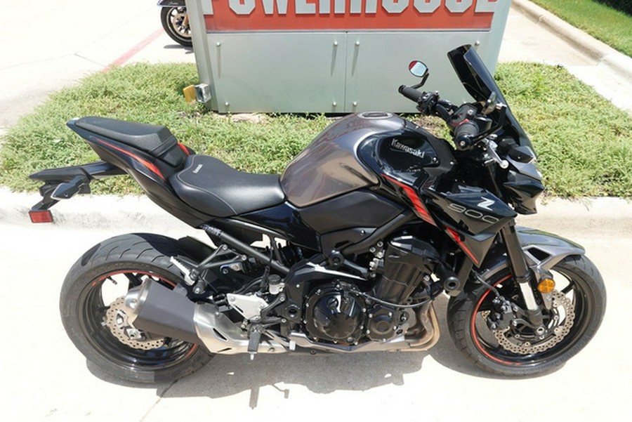 2023 Kawasaki Z900 ABS Metallic Phantom Silver/Metallic Carbon Gray