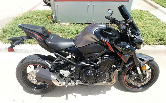 2023 Kawasaki Z900 ABS Metallic Phantom Silver/Metallic Carbon Gray