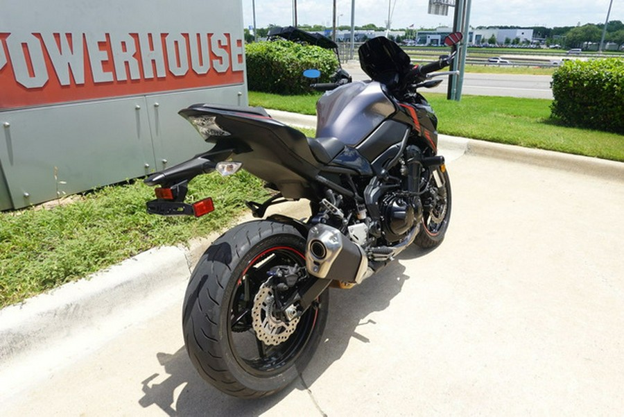 2023 Kawasaki Z900 ABS Metallic Phantom Silver/Metallic Carbon Gray
