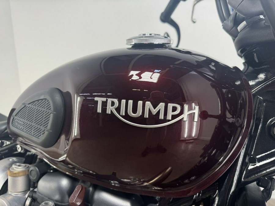 2018 Triumph Bonneville Bobber Morello Red