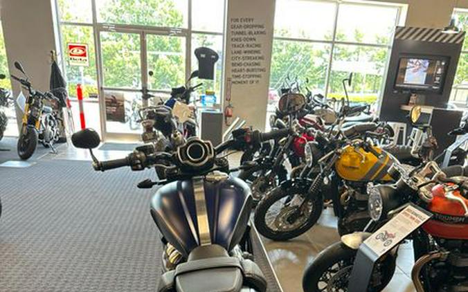 2025 Triumph Rocket 3 Storm R