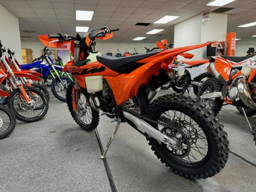 2025 KTM XC 300