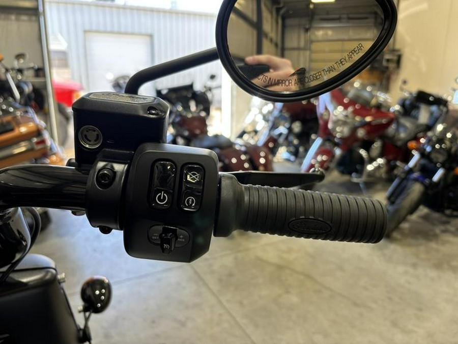 2026 Indian Motorcycle® Springfield ® Dark Horse® Ghost White Metallic Smoke