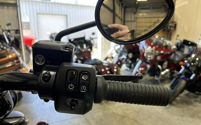 2026 Indian Motorcycle® Springfield ® Dark Horse® Ghost White Metallic Smoke