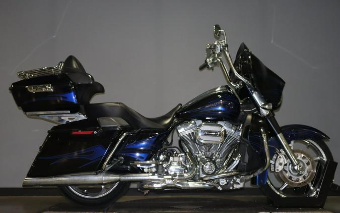 2016 Harley-Davidson CVO Street Glide (FLHXSE)