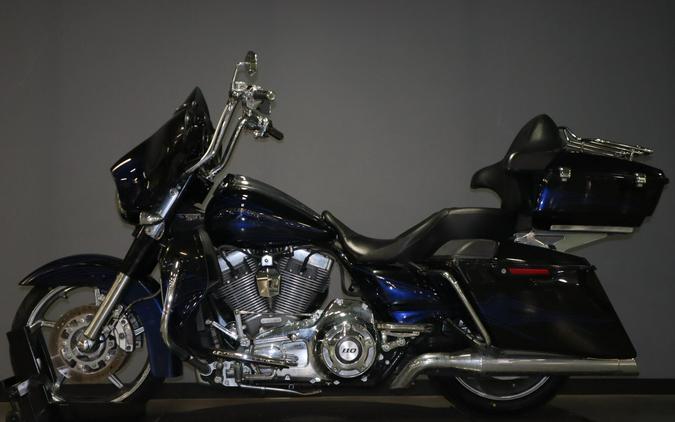 2016 Harley-Davidson CVO Street Glide (FLHXSE)