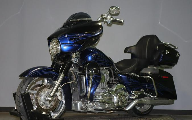 2016 Harley-Davidson CVO Street Glide (FLHXSE)