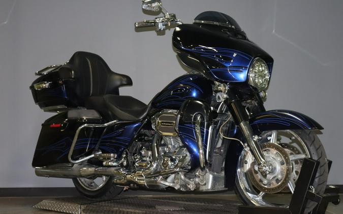 2016 Harley-Davidson CVO Street Glide (FLHXSE)