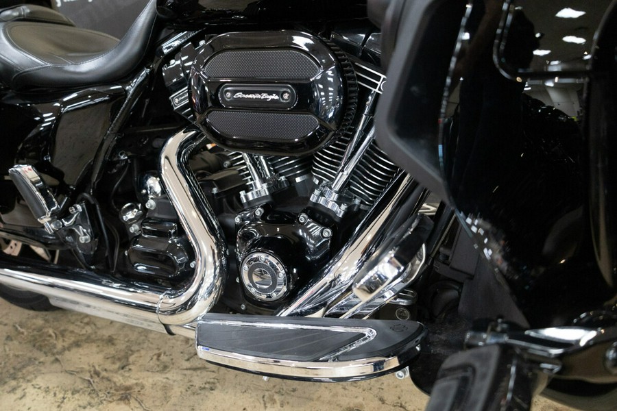 FLHXSE 2016 CVO™ Street Glide®