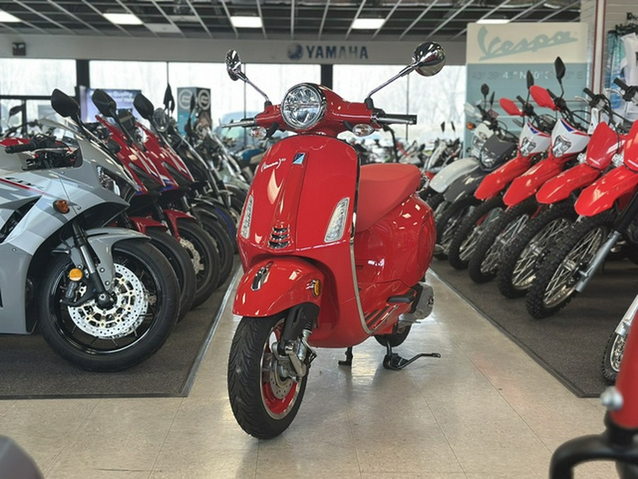 2025 Vespa Primavera 150 Red