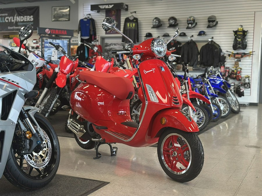 2025 Vespa Primavera 150 Red