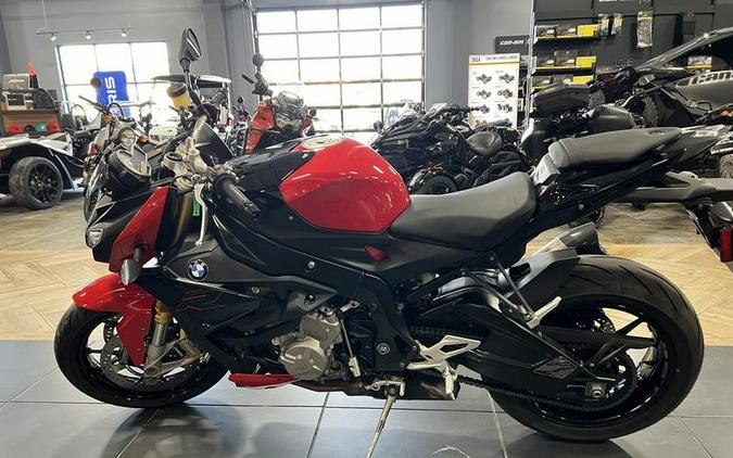 2019 BMW S 1000 R Racing Red / Black Storm Metallic