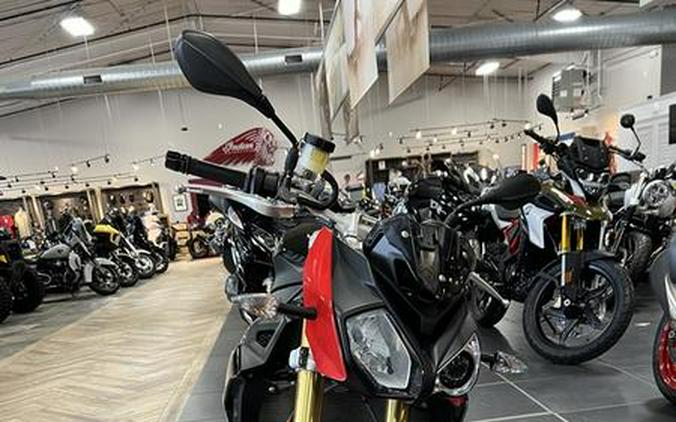 2019 BMW S 1000 R Racing Red / Black Storm Metallic