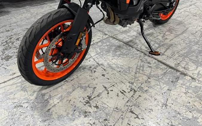 2024 KTM 890 SMT