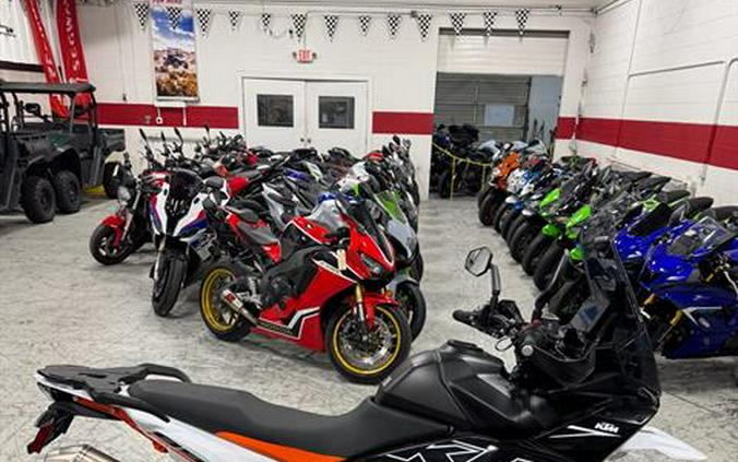 2024 KTM 890 SMT