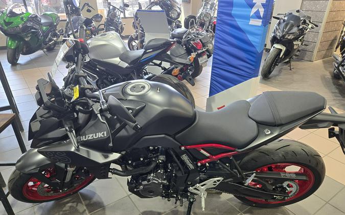 2025 SUZUKI GSX-8S