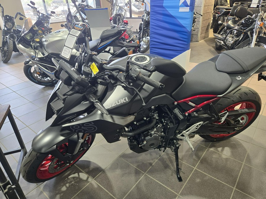 2025 SUZUKI GSX-8S