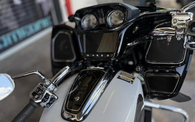 2025 Indian Motorcycle® Challenger® Limited 112 w/PowerBand Audio Ghost White Metallic with Black M