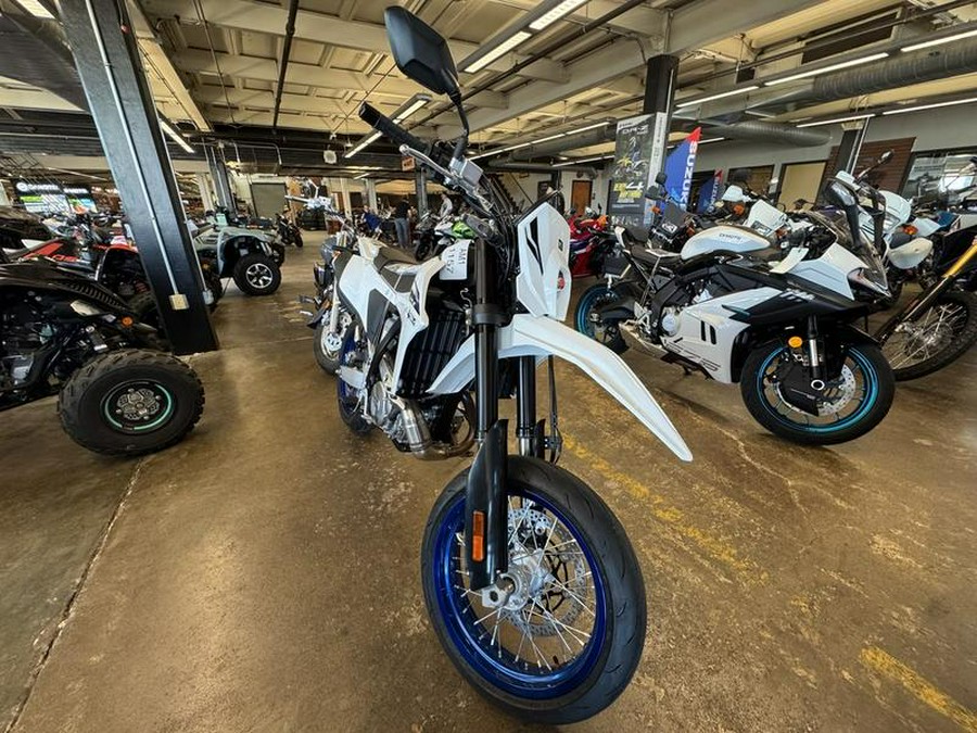 2025 Suzuki DR-Z4SMM5