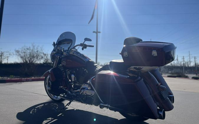 2013 Harley-Davidson® CVO™ Road King® FLHRSE5 BURGUNDY BLAZE 954435