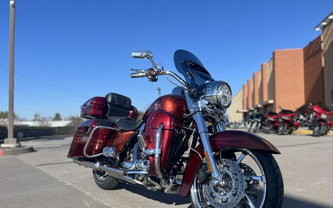2013 Harley-Davidson® CVO™ Road King® FLHRSE5 BURGUNDY BLAZE 954435
