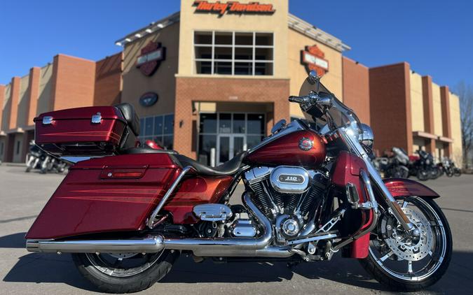 2013 Harley-Davidson® CVO™ Road King® FLHRSE5 BURGUNDY BLAZE 954435