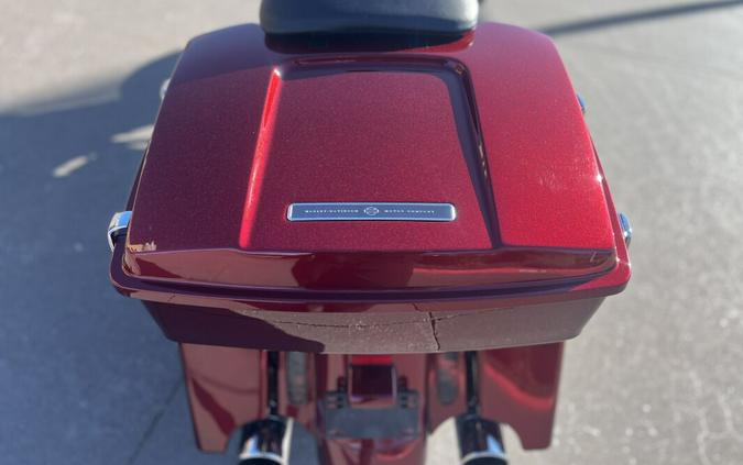 2013 Harley-Davidson® CVO™ Road King® FLHRSE5 BURGUNDY BLAZE 954435