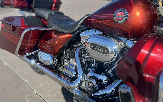 2013 Harley-Davidson® CVO™ Road King® FLHRSE5 BURGUNDY BLAZE 954435